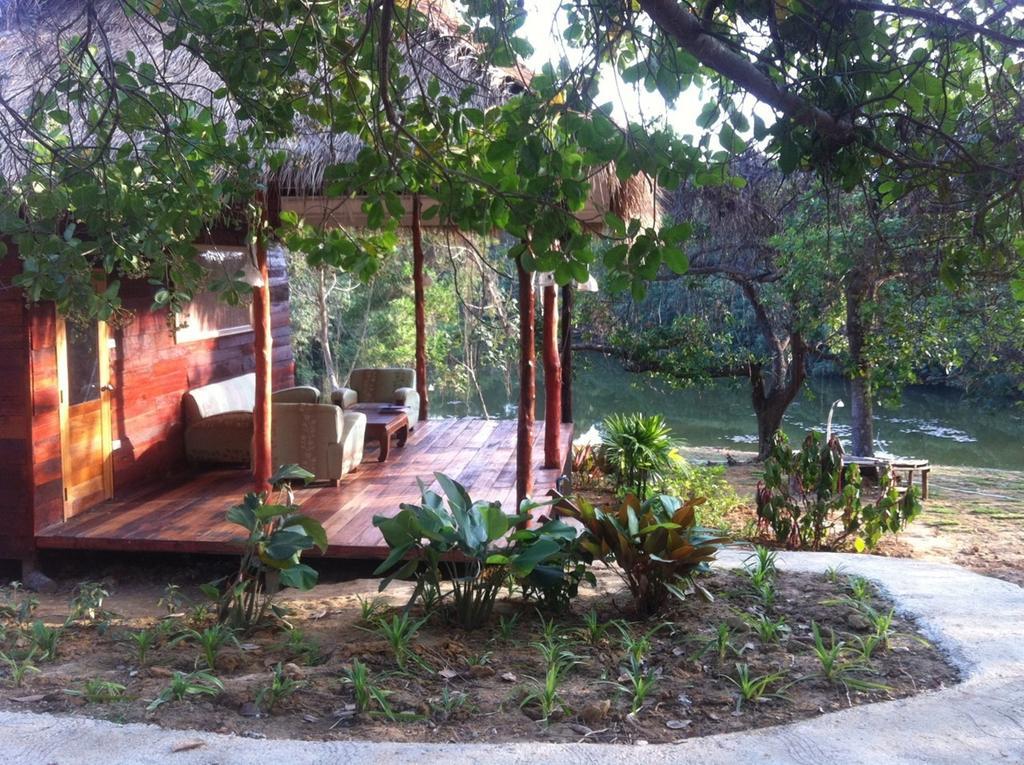 Rabbit Bungalow Koh Phayam Exteriör bild