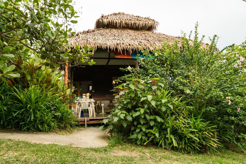 Rabbit Bungalow Koh Phayam Exteriör bild