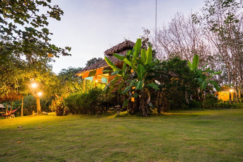 Rabbit Bungalow Koh Phayam Exteriör bild